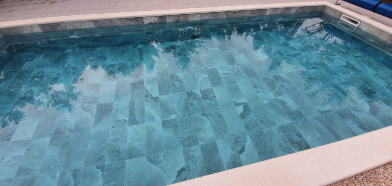 Pag luksuzni bazen 3 bazen se puni