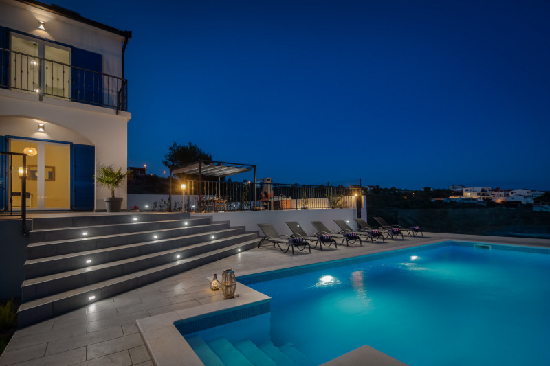 Villa Zečevo Bazen po noći