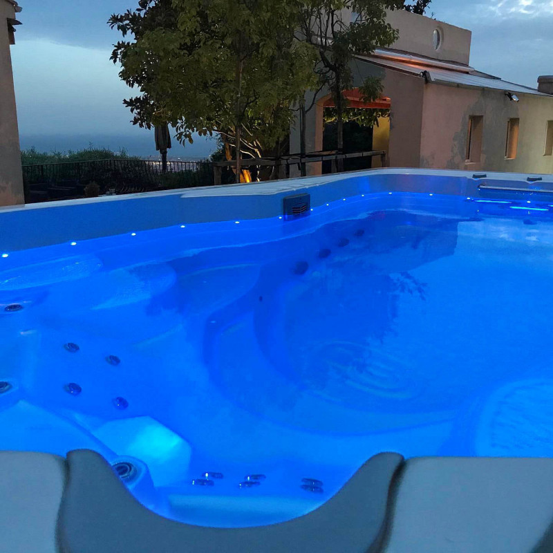Swimspa Canadian Spa Mollus masažni bazen protustrujno plivanje